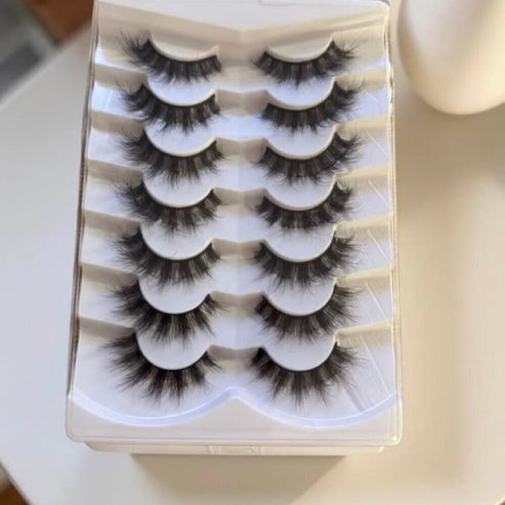 FULL FLUFFY LASHES